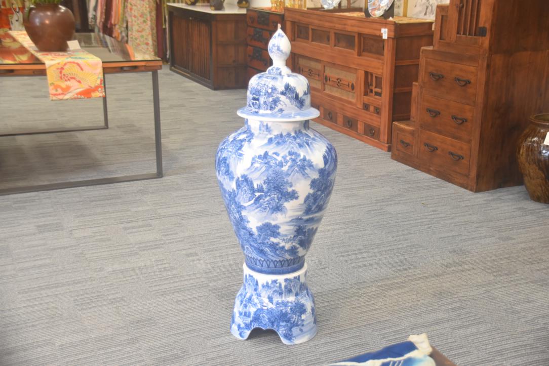 A Large Blue and White Japanese Lidded Imari Vase and Stand Height:1200mm - Image 3