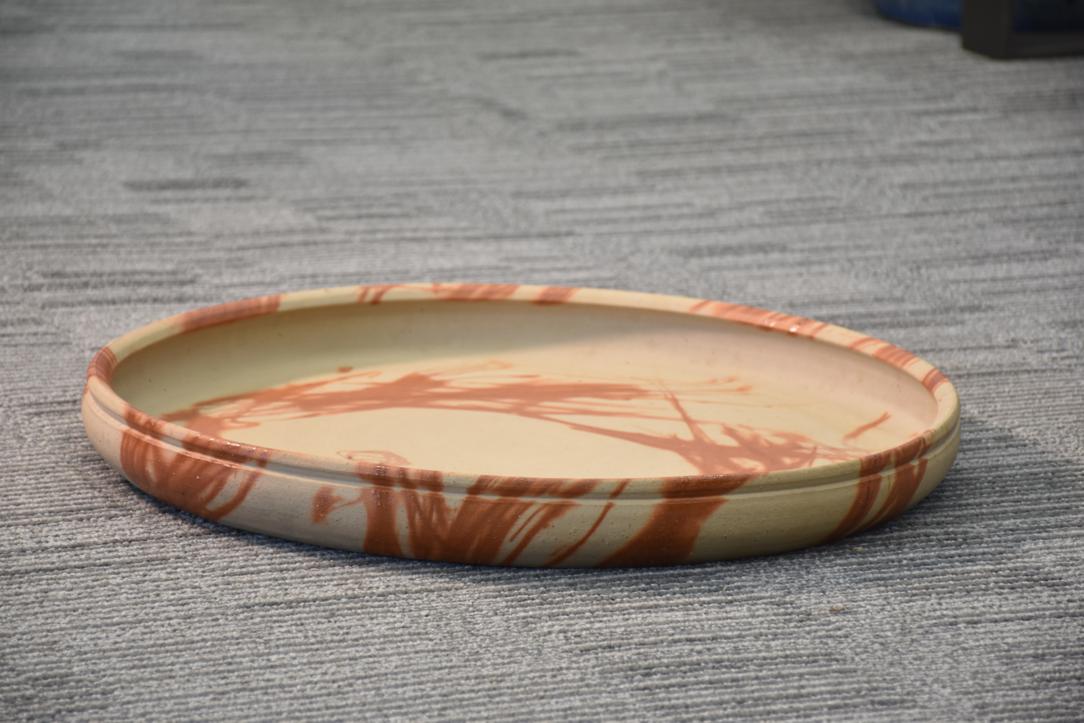 A substantial Japanese Bizen pottery platter showcasing the earthy tones and natural firing effects that define this celebrated ceramic tradition. Handcrafted using centuries-old techniques, it features a rustic surface and organic textures. Both functional and decorative, this impressive piece reflects the timeless beauty and craftsmanship of Bizen ware.