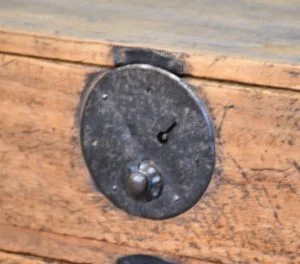 233040