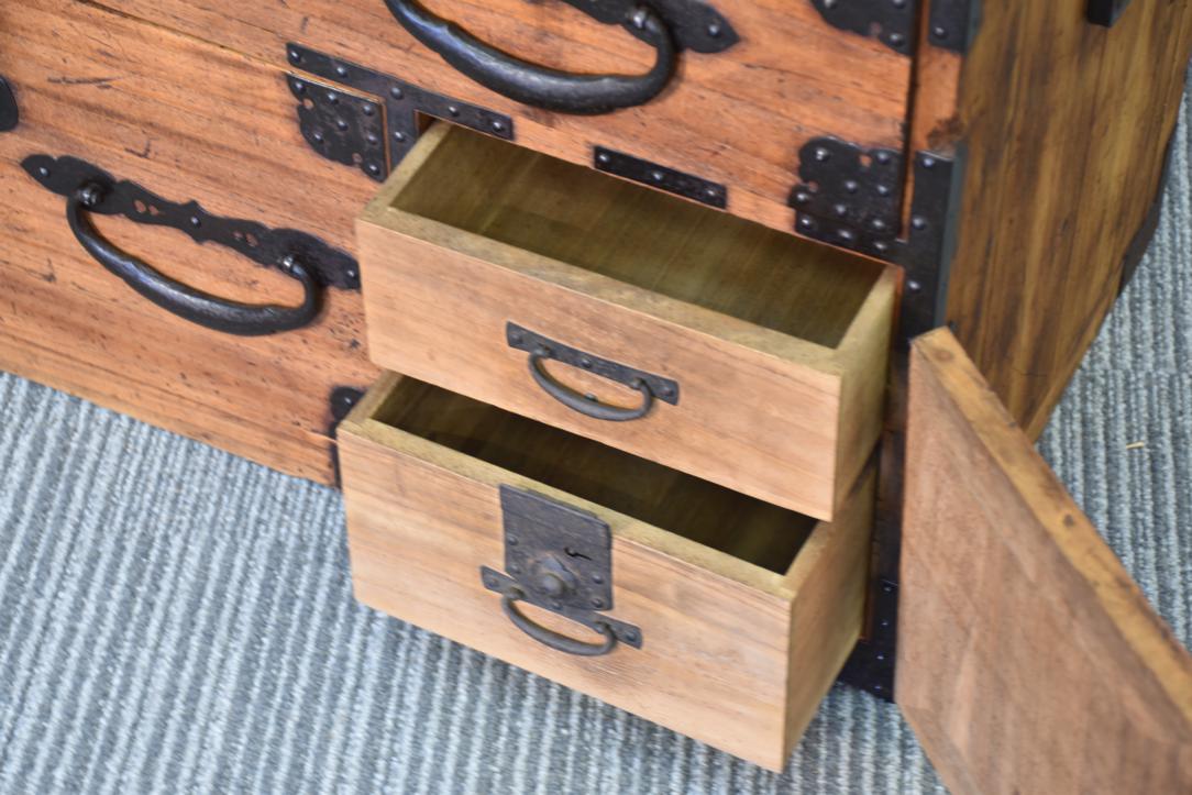 Antique 2 Section Campaign Chest (Clothing Chest) Width:935mm - Image 5