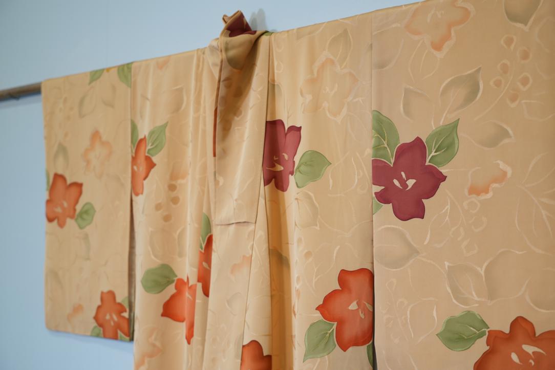 Golden Floral Japanese Silk Kimono - Image 5