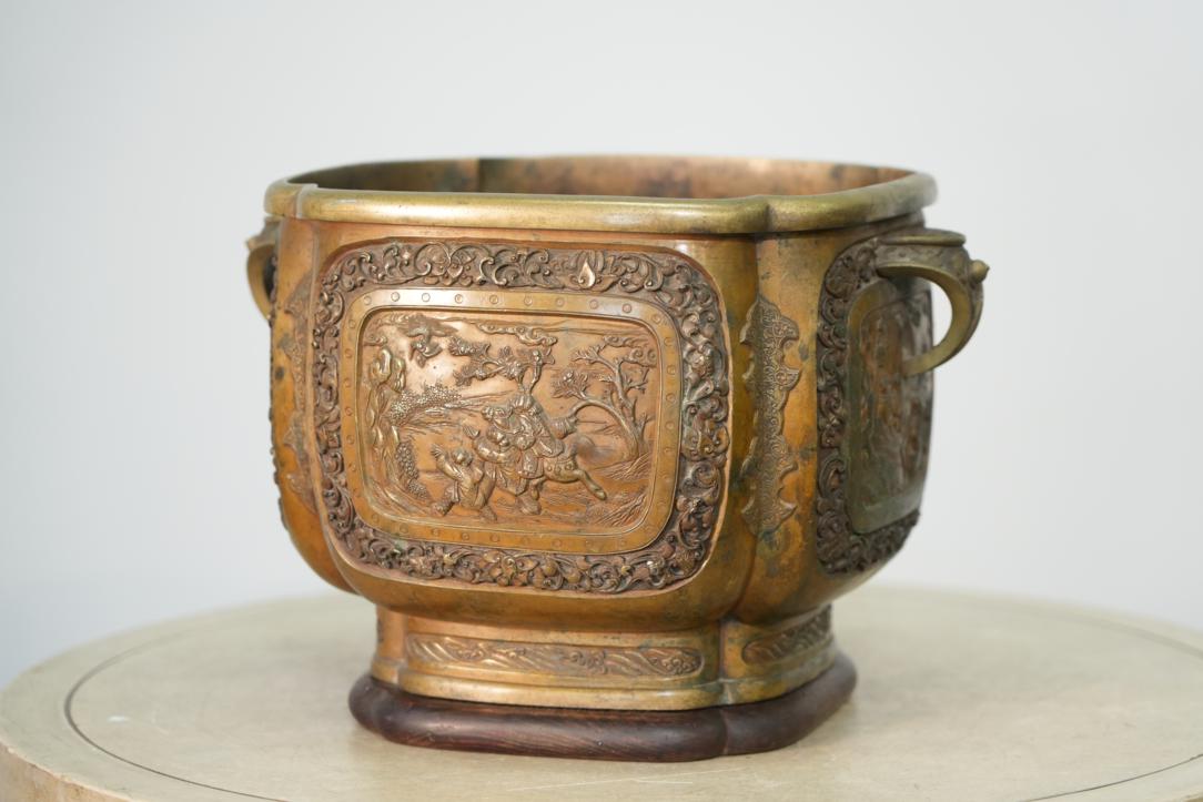 An Exceptional Japanese Cast Bronze Hibachi Width:350mm