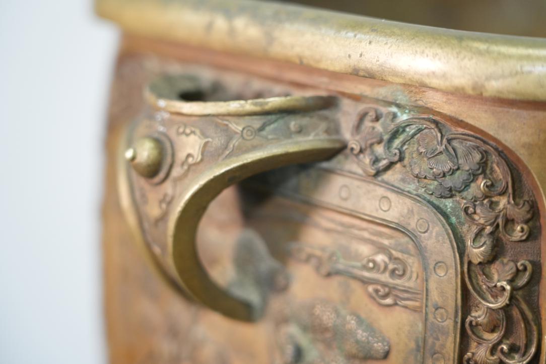 An Exceptional Japanese Cast Bronze Hibachi Width:350mm - Image 7