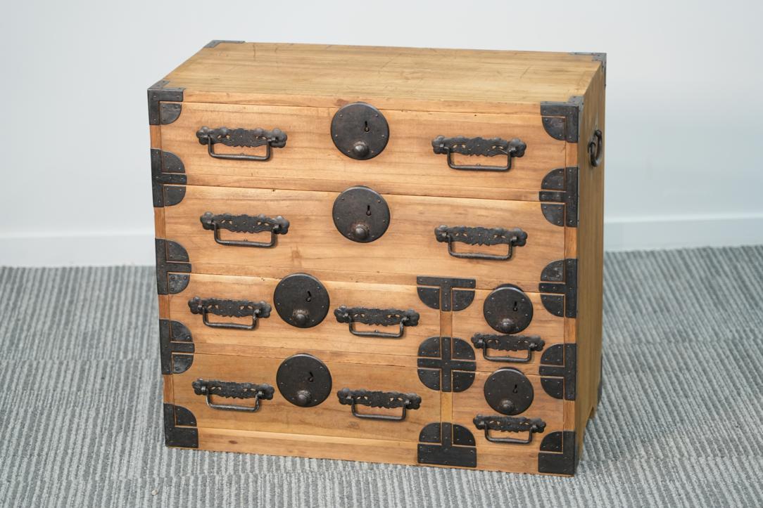 Small accessories chest bedside drawers