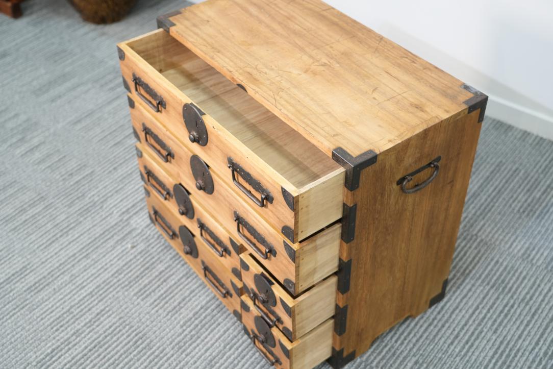 Small accessories chest bedside drawers
