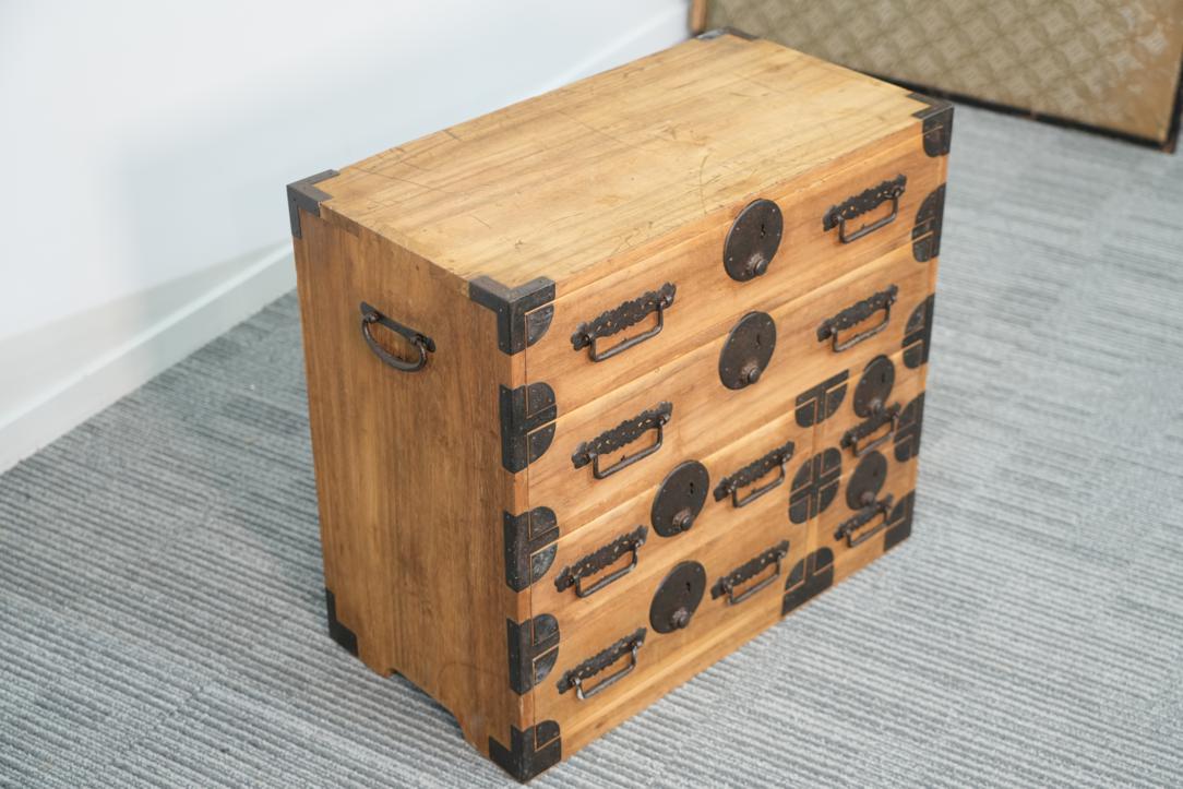 Small accessories chest bedside drawers