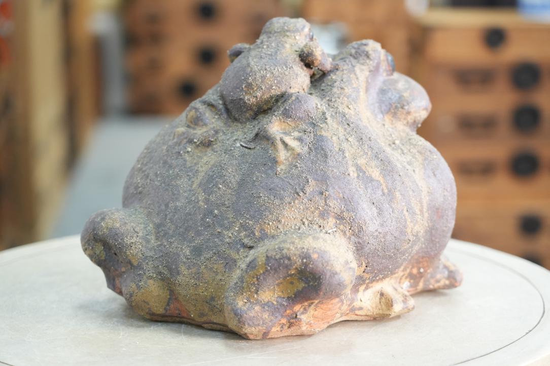 Shigaraki Pottery Frog Width:320mm - Image 4