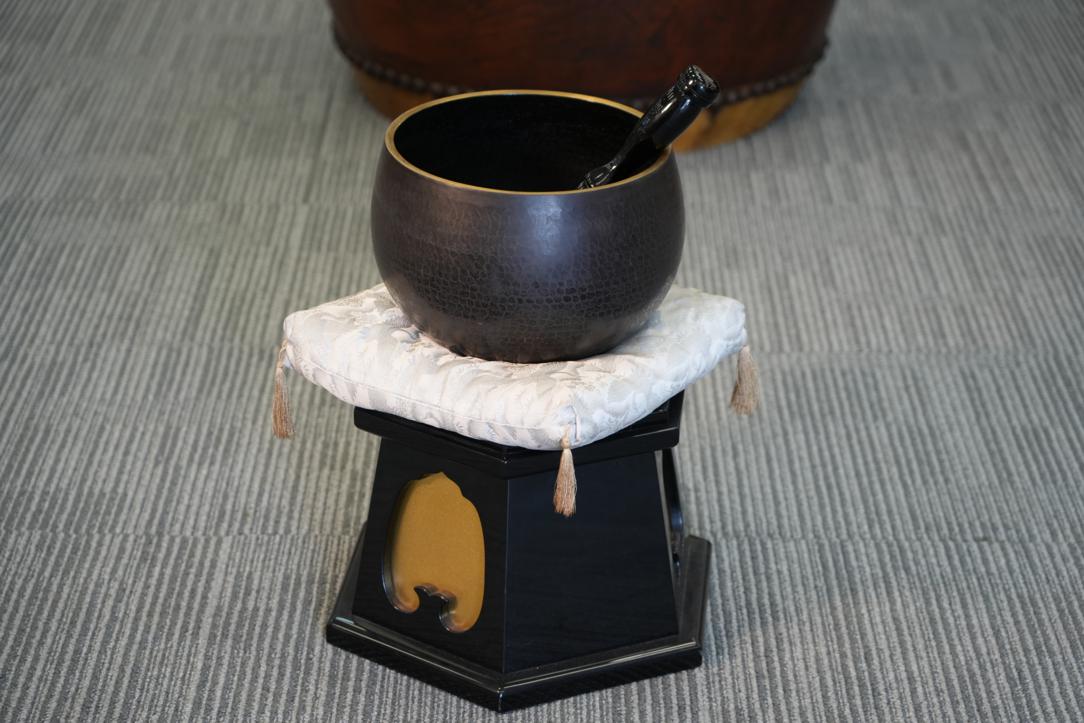 Japanese Buddhist Rin Bell, Stricker and Stand Height:550mm